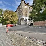 Buda Batthiany Square, 6