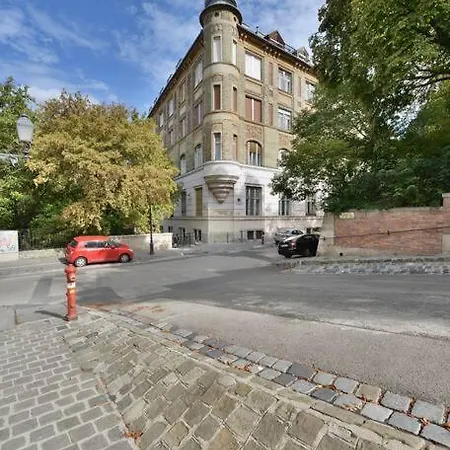 Buda Batthiany Square, 6