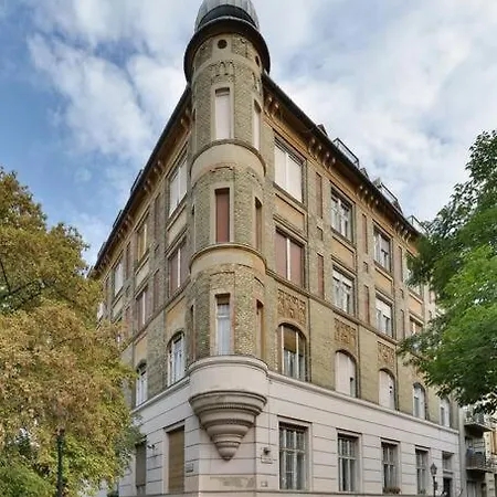 Buda Batthiany Square, 6 *